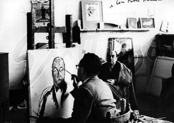 Renato Guttuso mentre dipinge Pablo Neruda nello studio di Villa Massimo, foto Antonello Trombadori, Roma, 1954